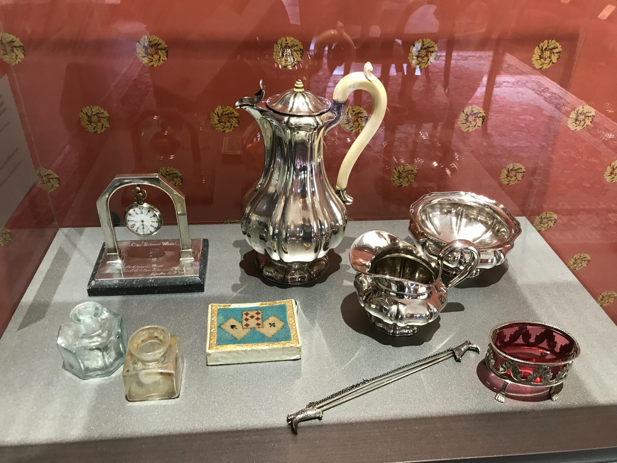 Historic silver and porcelain objects at Evenburg